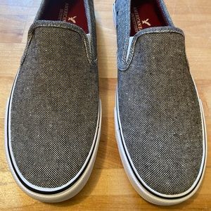Like new American Eagle canvas loafers